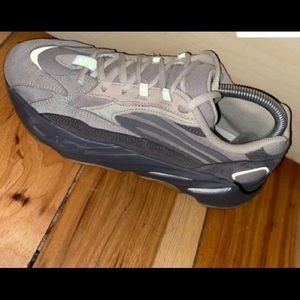 Yeezy 700 v2 tephra